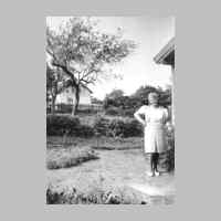 022-0497 Anneliese Heymuth im Sommer 1942 im Garten ihres Elternhauses..jpg
